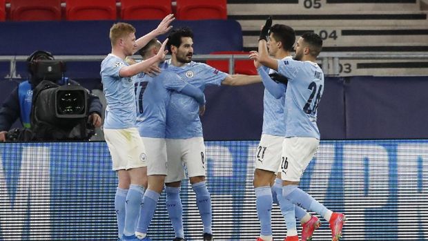 Soccer Football - Champions League - Round of 16 Second Leg - Manchester City v Borussia Moenchengladbach - Puskas Arena, Budapest, Hungary - March 16, 2021  Manchester City's Ilkay Gundogan celebrates scoring their second goal with teammates REUTERS/Bernadett Szabo