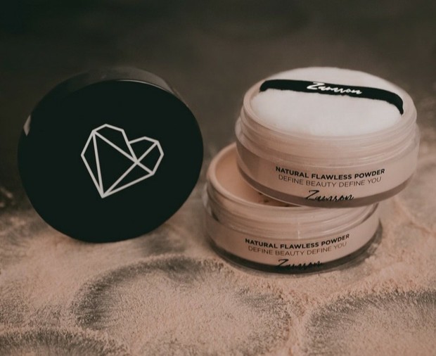 Membuat makeup nampak flawless dan fresh seharian/Foto: Instagram.com/zamronindonesia Zamron Natural Flawless Powder