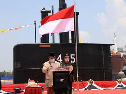 Prabowo Serah Terimakan Kapal Selam Buatan Dalam Negeri: KRI Alugoro-405
