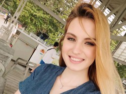 Kisah Cinta Eks Model Cantik Rusia Viral Hingga Dinikahi Aktor Indonesia