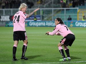 Milan Vs Man United: Duel Teman Lama, Kjaer dan Cavani