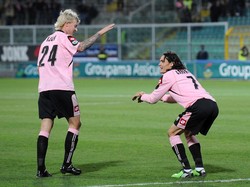 Milan Vs Man United: Duel Teman Lama, Kjaer dan Cavani