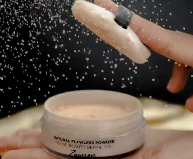 Partikelnya ultra ringan dengan daya cover dan blurred effect/Foto: Instagram.com/zamronindonesia Zamron Natural Flawless Powder