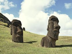 Fakta Patung Moai yang Kerap Dijumpai pada Emoji