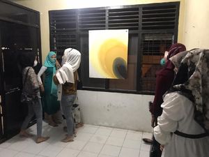 Nongkrong Pakai Baju Ketat, 19 Wanita di Banda Aceh Diamankan Polisi Syariat Nongkrong Pakai Baju Ketat, 19 Wanita di Banda Aceh Diamankan Polisi Syariat