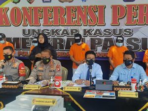 Gempar Penyelundupan Meterai Palsu Senilai Puluhan Miliar Gempar Penyelundupan Meterai Palsu Senilai Puluhan Miliar