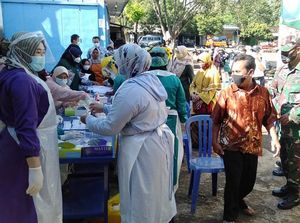 5 Pedagang Pasar di Karanganyar Meninggal Kena Corona, 225 Orang Dites Antigen 5 Pedagang Pasar di Karanganyar Meninggal Kena Corona, 225 Orang Dites Antigen