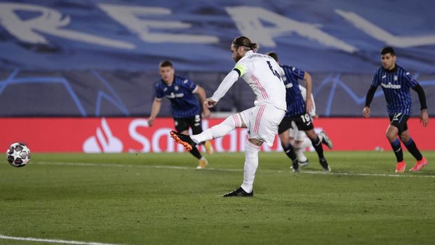 Real Madrid's Sergio Ramos scores his side's 2nd goal during the Champions League, round of 16, second leg soccer match between Atalanta and Real Madrid at the Alfredo di Stefano stadium in Madrid, Spain, Tuesday, March 16, 2021. (AP Photo/Bernat Armangue)