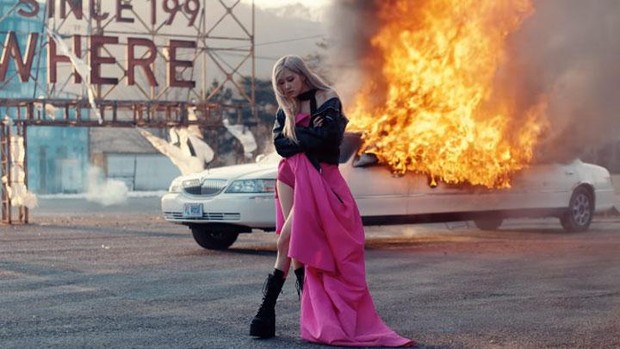 rose on the ground/sumber foto: BLACKPINK's youtube channel rose on the ground