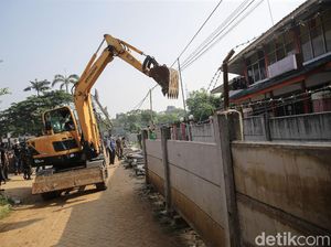 Pemilik Lahan Bantah Tanah di Ciledug yang Ditembok 2 Meter Jalan Umum Pemilik Lahan Bantah Tanah di Ciledug yang Ditembok 2 Meter Jalan Umum