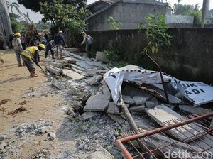Pemasang Tembok 2 Meter yang Halangi Rumah Warga Ciledug Dipanggil Polisi Pemasang Tembok 2 Meter yang Halangi Rumah Warga Ciledug Dipanggil Polisi