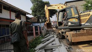 Runtuhnya Tembok 2 Meter di Ciledug