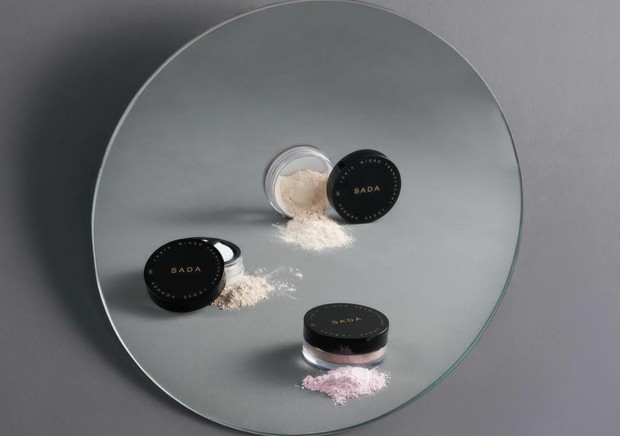 SADA Lunis Micro Translucent Loose Powder/Foto: Instagram.com/Foto: sadabycathysharon SADA by Cathy Sharon