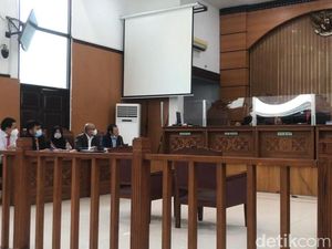Skors Sidang, Hakim Minta Waktu Sebelum Putuskan Praperadilan Habib Rizieq Skors Sidang, Hakim Minta Waktu Sebelum Putuskan Praperadilan Habib Rizieq