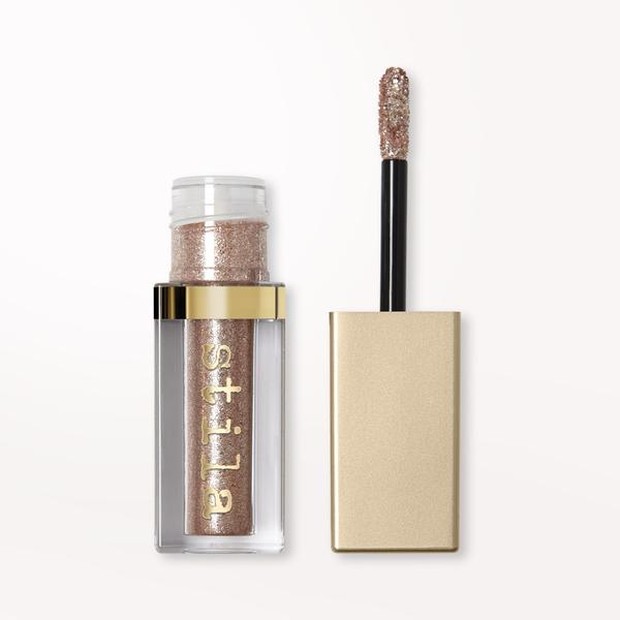 Stila Glitter & Glow Liquid Eye Shadow/stilacosmetics.com Eyeshadow cream berkilau yang tahan lama ini memadukan perpaduan sempurna antara pearl dan glitter menjadi tampilan mata yang mewah dengan shimmer yang luar biasa.