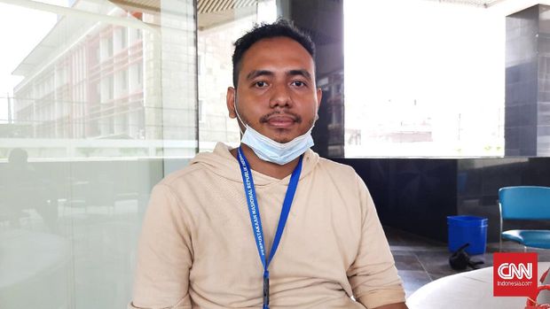 Suara Arus Bawah Soal Izin Mudik Pemerintah Devi Yudianto (26) mahasiswa S2 UIN Syarif Hidayatulloh Jakarta. Saat ditemui di Lerpustakaan Nasional, Jakarta Pusat, imenyarankan agar mudik diizinkan kepada orang yang telah menerima vaksin.