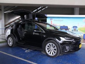 Mau Tahu Rasanya Naik Tesla? Kini Bisa Dicoba di Bandara Soekarno-Hatta