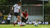 Dalam pertandingan ini, timnas putri berhasil membobol gawang lawan dengan skor 15-0.