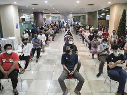 1.000 Petugas Transportasi Divaksin Hari Ini, Ojol hingga Pilot