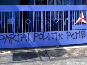 Vandalisme Partai Politik Pembohong Mejeng di Bandung