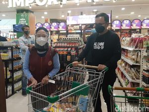Hari Perawat, Bima Arya Ajak Belanja-Traktir Nakes Kota Bogor Hari Perawat, Bima Arya Ajak Belanja-Traktir Nakes Kota Bogor