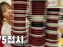 Gokil! YouTuber Mukbang Ini Bisa Habiskan Sushi 75 Piring Sendirian
