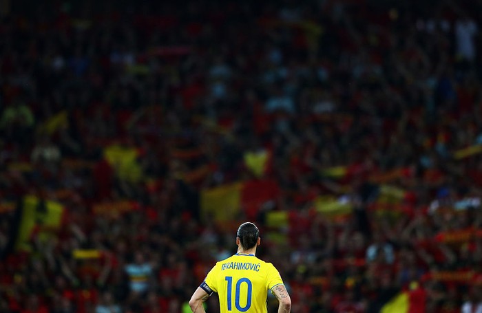 NICE, FRANCE - JUNE 22:  A dejected Zlatan Ibrahimovic of Sweden looks on as Belgium fans celebrate their victroy in the UEFA EURO 2016 Group E match between Sweden and Belgium at Allianz Riviera Stadium on June 22, 2016 in Nice, France.  (Photo by Lars Baron/Getty Images)