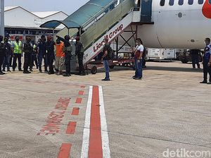 22 Tersangka Teroris Jaringan JI dari Jatim Tiba di Bandara Soetta 22 Tersangka Teroris Jaringan JI dari Jatim Tiba di Bandara Soetta