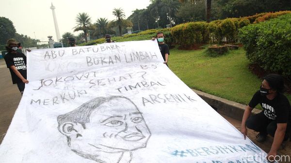 Aksi Menolak Abu Batu Bara