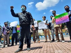 Aksi Solidaritas Jurnalis Bondowoso Kutuk Kekerasan Oknum Pengawal Menteri