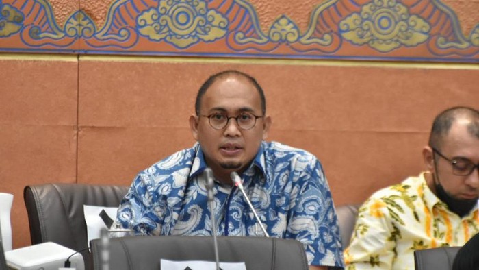 Andre Rosiade Tagih Akad Bahlil Soal Moratorium Pabrik Semen Anggota Komisi VI dewan perwakilan rakyat RI Andre Rosiade meminta Menteri BUMN Erick Thoh Andre Rosiade Tagih Akad Bahlil Soal Moratorium Pabrik Semen