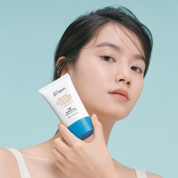 Salah satu bagian yang sering diabaikan penggunaan sunscreen adalah leher, padahal area leher juga bisa timbul kerutan yang menandakan penuaan dini.