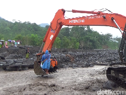 20 Tenaga Medis Sempat Terjebak Banjir Lahar Gunung Semeru