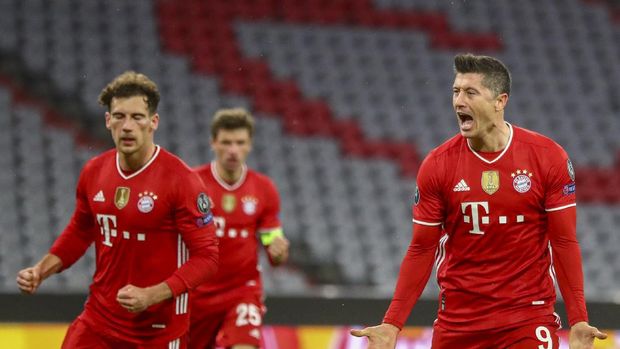 Bayern's Robert Lewandowski celebrates after scoring from a penalty kick during the Champions League, round of 16, second leg soccer match between FC Bayern Munich and Lazio at the soccer Arena stadium in Munich, Germany, Wednesday, March 17, 2021. (AP Photo/Matthias Schrader)