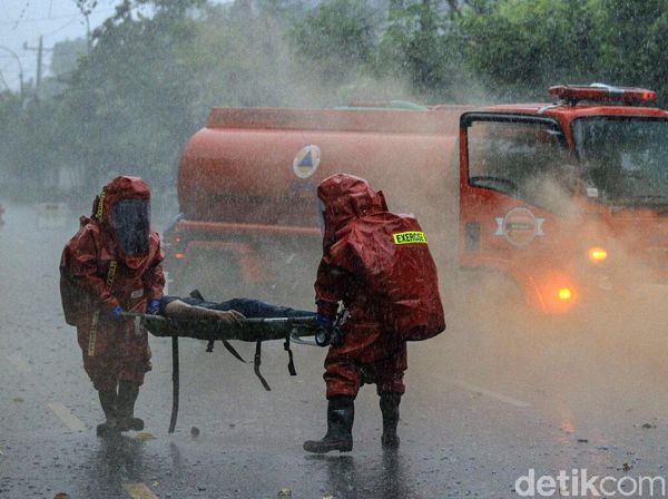 Begini Simulasi Penanganan Ancaman Ledakan Bahan Kimia Berbahaya