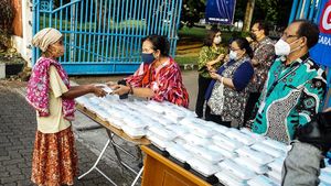 Berbagi Makan Gratis di Tengah Pandemi