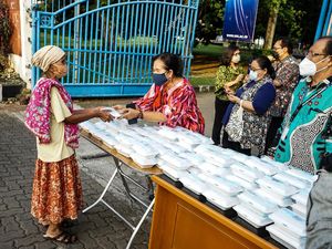 Berbagi Makan Gratis di Tengah Pandemi