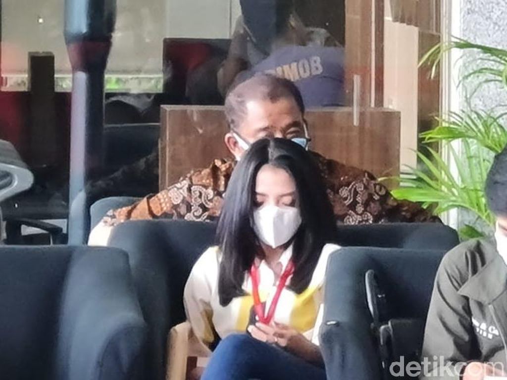 Pedangdut Betty Elista Tak Hadir di Sidang Edhy Prabowo Pedangdut Betty Elista Tak Hadir di Sidang Edhy Prabowo