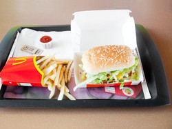 Ini Penampakan Burger Mcdonalds dan Kentang Goreng Setelah Disimpan 17 Tahun