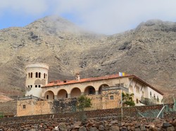 Konon Katanya, Hitler Operasi Plastik di Villa Terpencil Ini