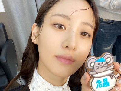 Claudia Kim Terlihat Cantik Saat Pamer Gelato hingga Cookies