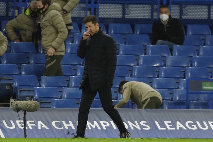 CORRECTS SPELLING OF COACHS NAME TO SIMEONE - Atletico Madrids head coach Diego Simeone walks off at half time during the Champions League, round of 16, second leg soccer match between Chelsea and Atletico Madrid at the Stamford Bridge stadium, London, Wednesday, March 17, 2021. (AP Photo/Matt Dunham)