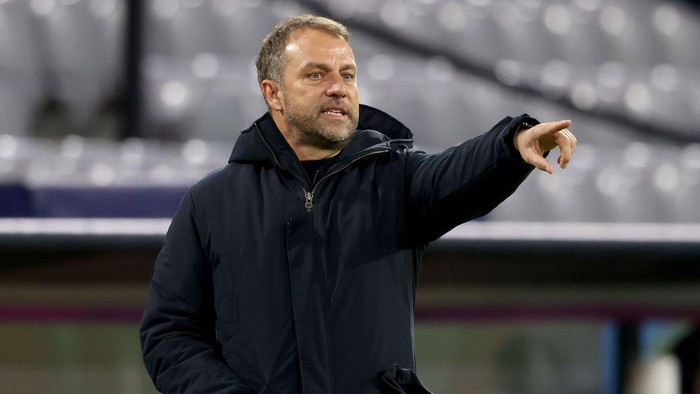 MUNICH, GERMANY - MARCH 17: Hans-Dieter Flick, head coach of FC Bayern München gives instructions during to the UEFA Champions League Round of 16 match between Bayern München and SS Lazio at Allianz Arena on March 17, 2021 in Munich, Germany. (Photo by Alexander Hassenstein/Getty Images)