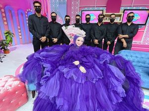 Selebgram Hijab Aceh Viral Jadi Kontroversi, Belanja Dikawal 9 Ajudan