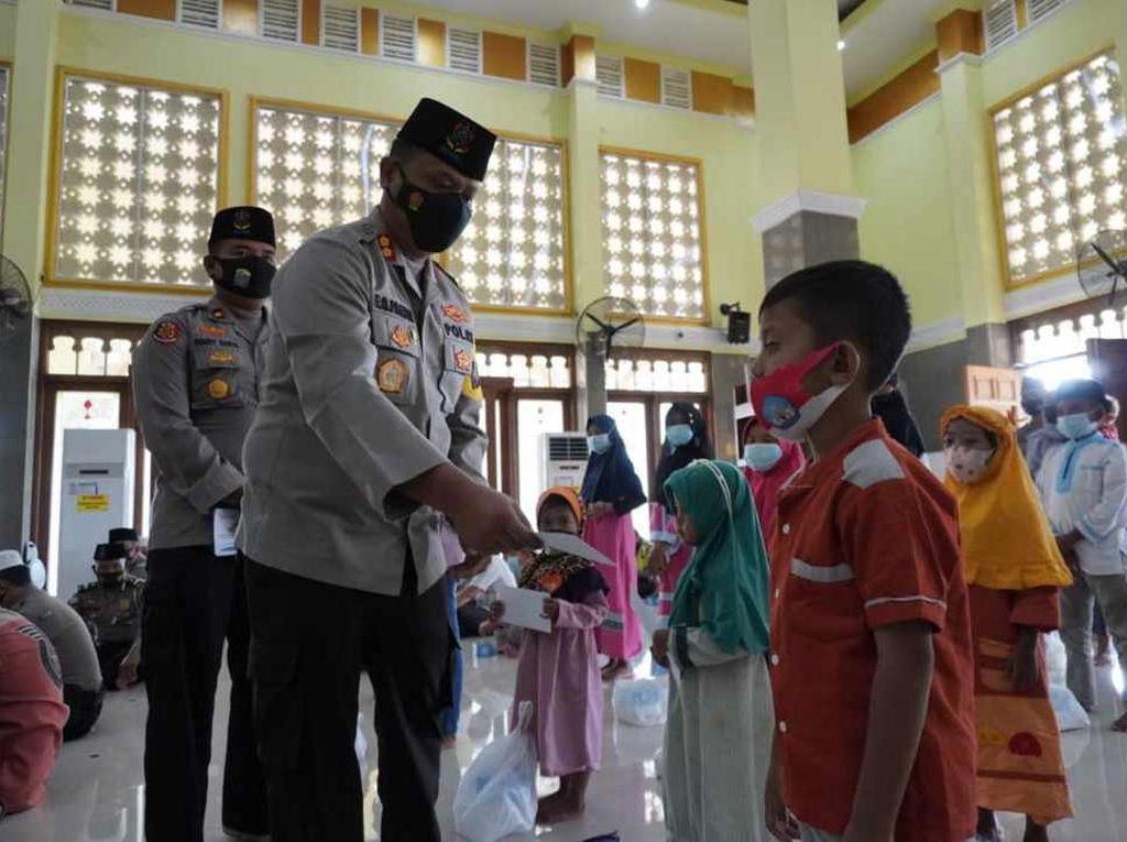 Kapolres Bojonegoro Ajak Anggotanya Disiplin Kerja dan Ibadah Kapolres Bojonegoro Ajak Anggotanya Disiplin Kerja dan Ibadah