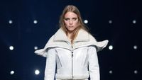 10 Koleksi Busana Monokrom Givenchy Fall/Winter 2021