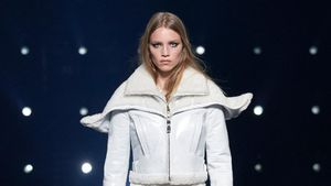 10 Koleksi Busana Monokrom Givenchy Fall/Winter 2021