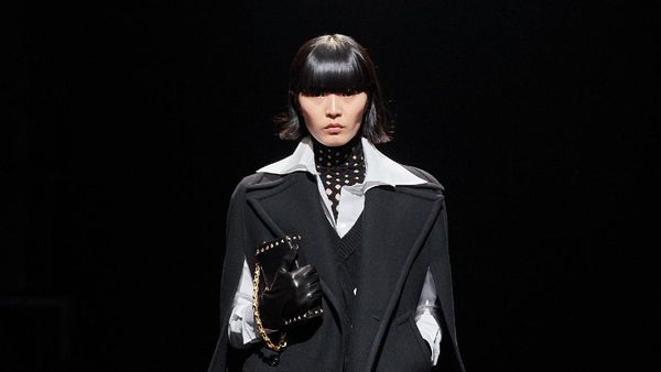 10 Koleksi Busana Punk Romantis ala Valentino untuk 2021