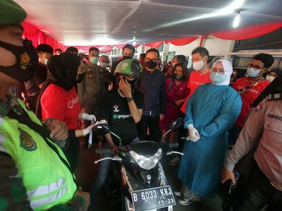 Wali Kota Bogor Tinjau Vaksinasi Drive Thru di Kota Bogor