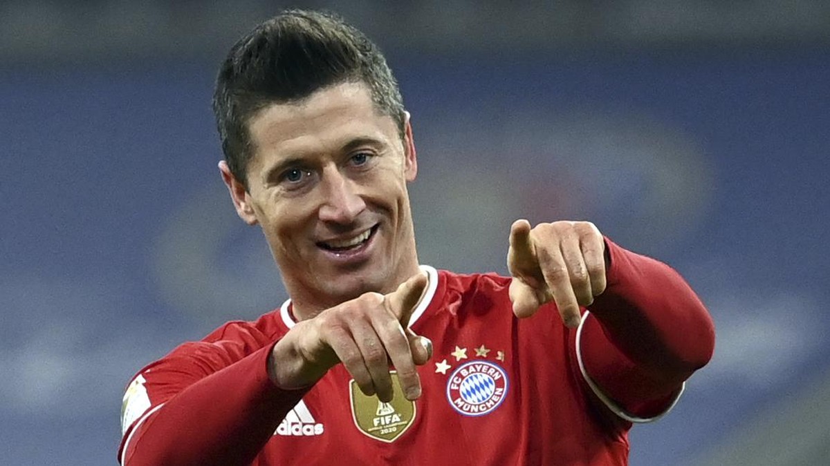 Bintang Bayern Munich Robert Lewandowski merasa bahwa tidak ada pemain terbaik sepanjang masa. Foto: AP/Sven Hoppe